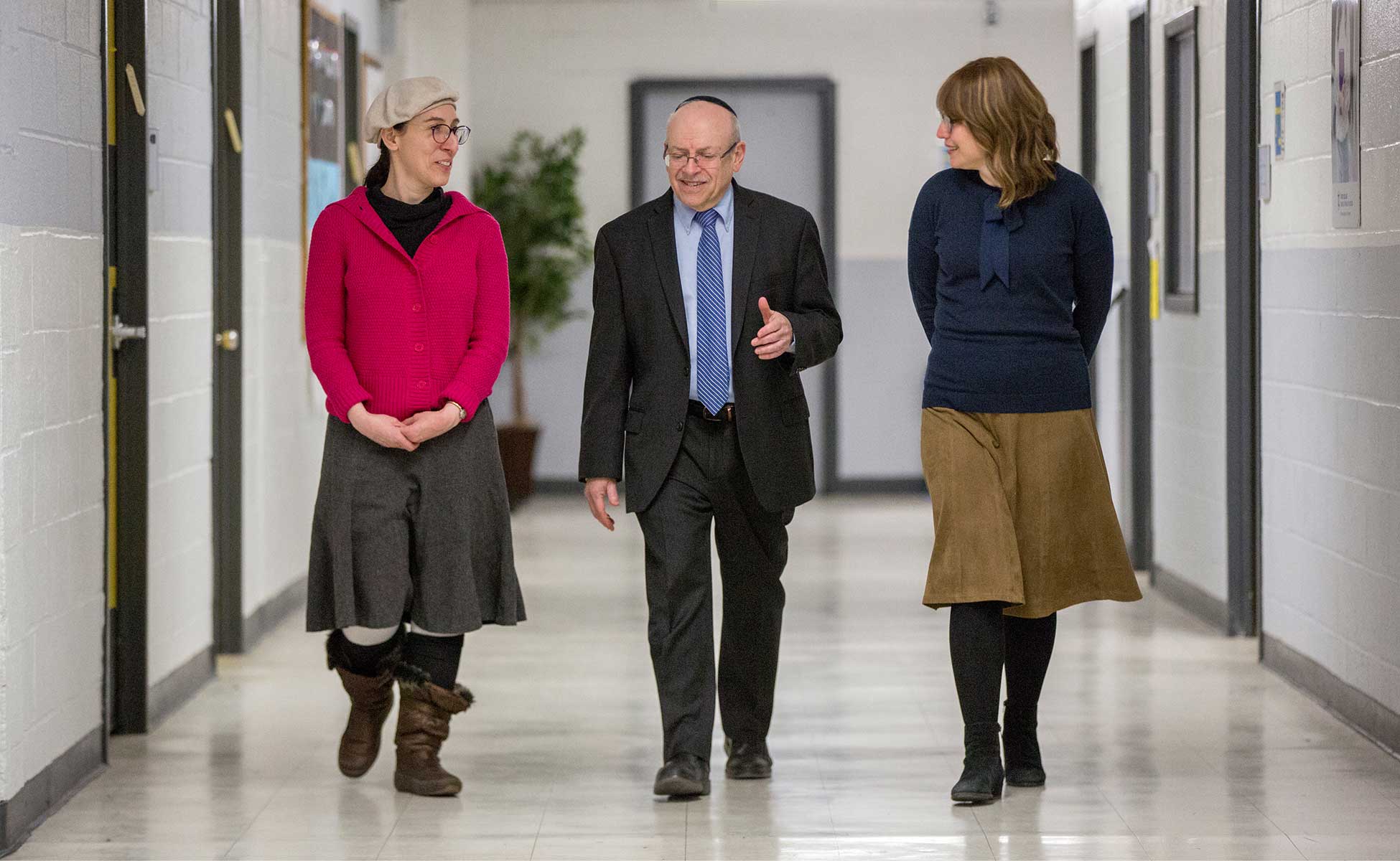 GSJS students walking down hall