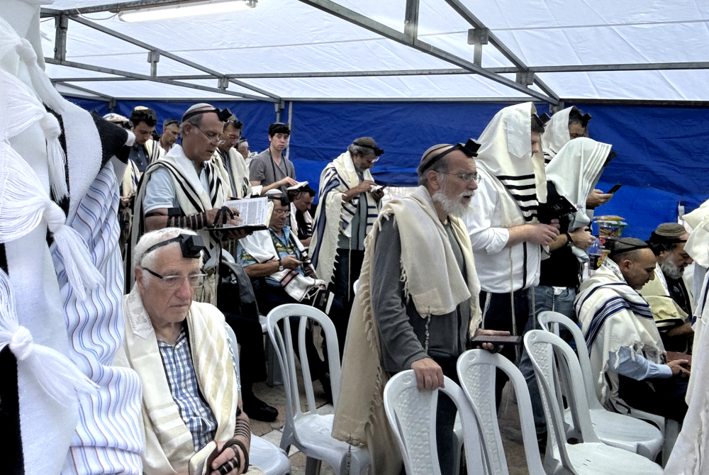 Prayers at the shiva house